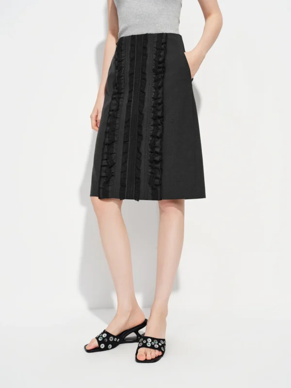 Retro Knee-Length Bodycon Skirt with Lace Trim and Wooden Collar Detail