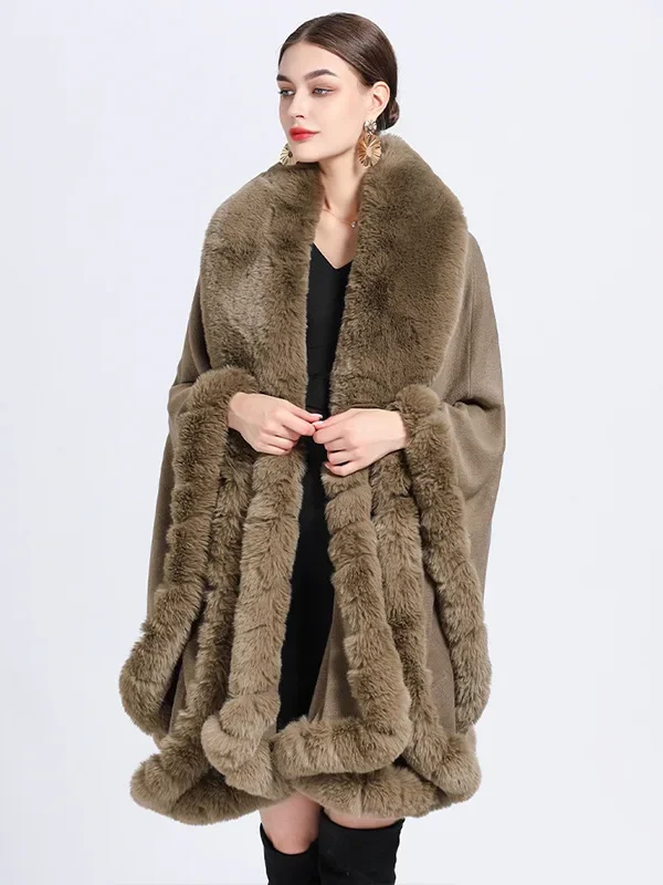 Loose Viscose Poncho with Faux Fur Collar in Khaki